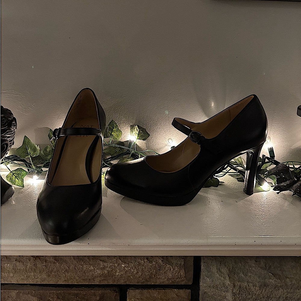 New Naturalizer Mary Jane Heels
Unworn, Size 9.5
